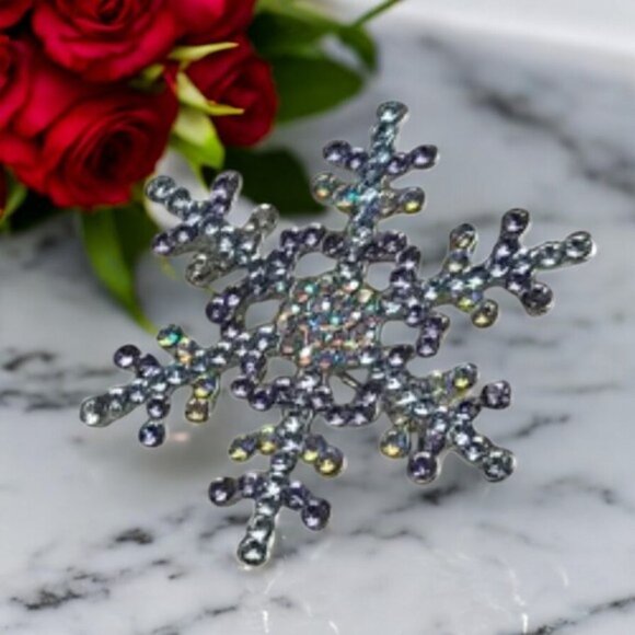 Retired KIRKS FOLLY Snowflake Brooch – A Sparkling Winter Wonderland! - Picture 3 of 7